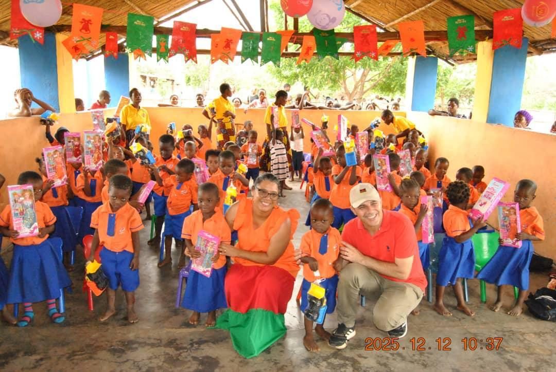 Crianças da escola em dia de celebração
