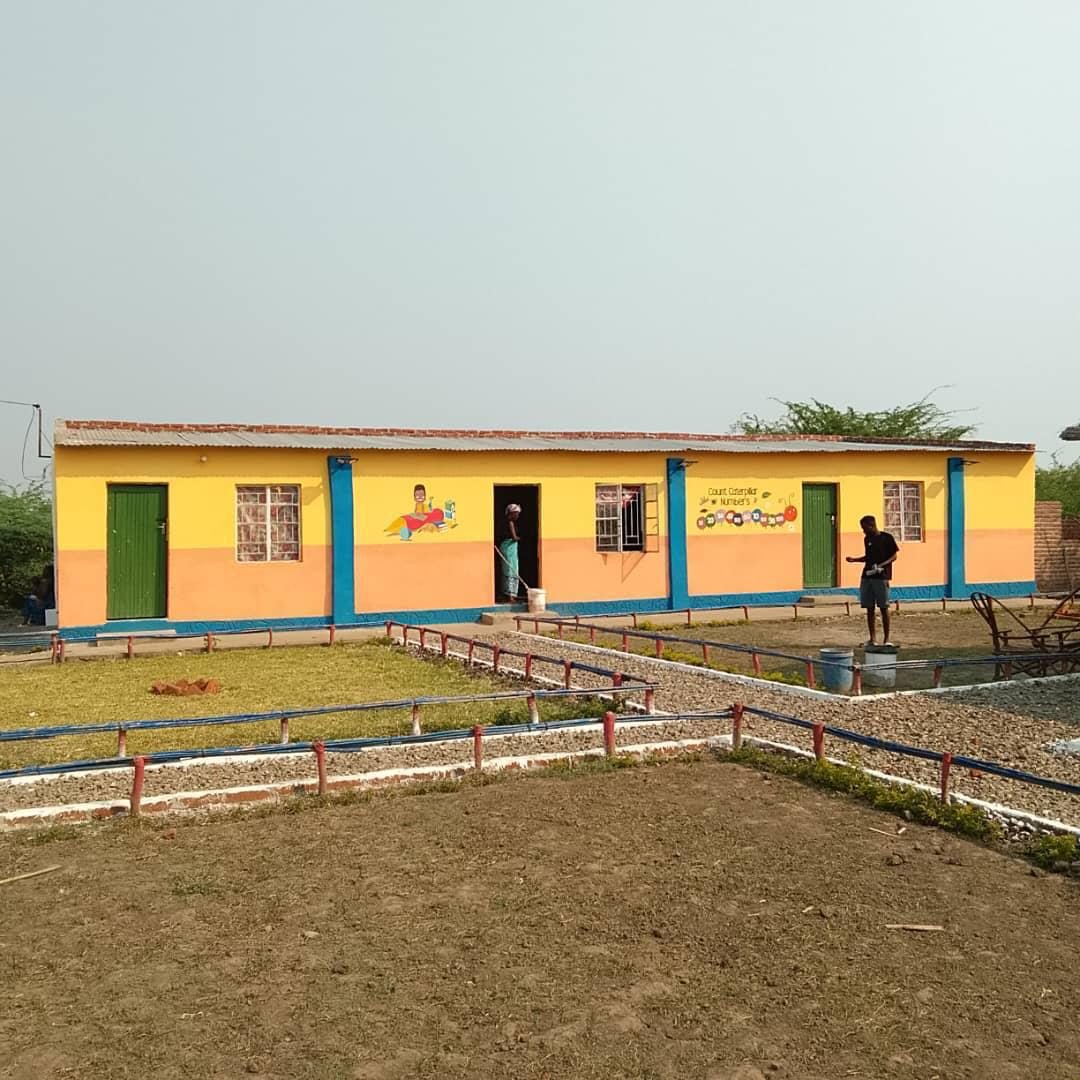 Escola construída e entregue à comunidade